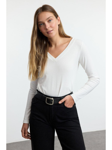 Trendyol White V-Neck Regular/Normal Fit Knitted Blouse