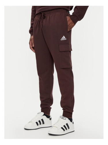 adidas Долнище анцуг Essentials Fleece IY9092 Кафяв Regular Fit