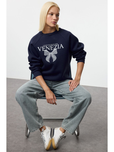 Trendyol Navy Blue Relaxed/Comfortable Pattern Raglan Sleeve Slogan and Bow Printed Knitted Sweatshirt