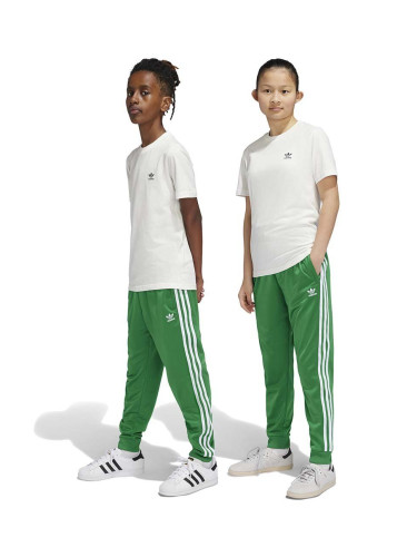 Детски спортен панталон adidas Originals SST TRACK PANTS в зелено с десен IY7461