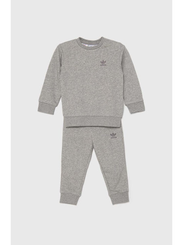 Детски анцуг adidas Originals CREW SET в сиво IW1011