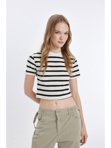 DEFACTO Women's Cool Fitted Crop Striped Ribbed Short Sleeve T-Shirt