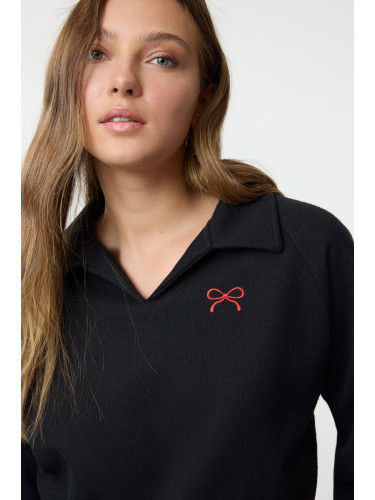 Trendyol Black Heart Embroidered Oversize/Wide Pattern Thessaloniki Polo Collar Knitted Sweatshirt