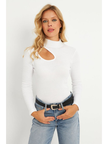 Cool & Sexy Women's Ecru Cross Neck Half Turtleneck Blouse B1404