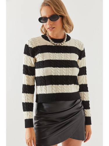 Bianco Lucci Women's Striped Crew Neck Sweater