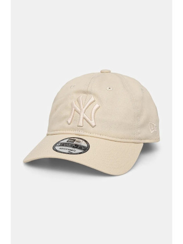 Памучна шапка с козирка New Era NEW YORK YANKEES в бежово с апликация 60565106