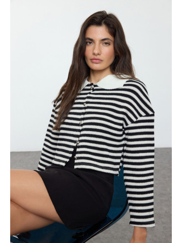 Trendyol White*001 Striped Buttoned Relaxed/Comfortable Fit Crop/Short Knitted Blouse