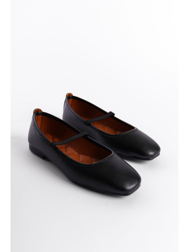 Capone Outfitters Women's Strappy Matte Black Ballerinas