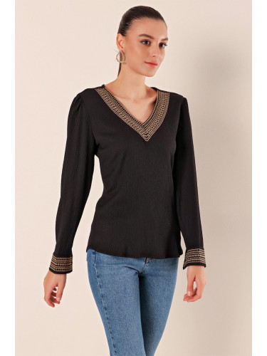 Bigdart 0466 Embroidered V Neck Knitted Blouse - Black