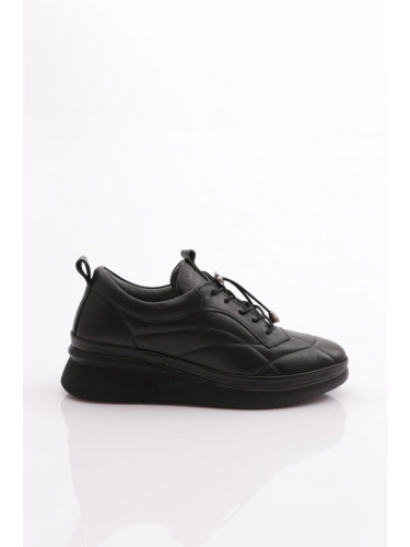 DGN 123 Women's Laced Sneakers