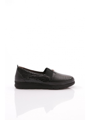 DGN 742-23y Women's Comfort Shoes with Elastic Detail.