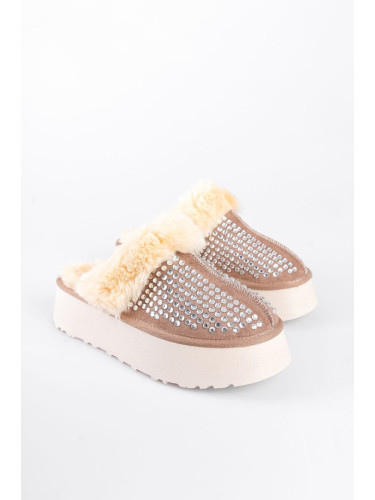 Capone Outfitters Furry Closed Toe Stoned Women's Slippers