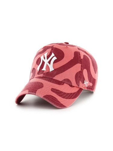 Памучна шапка с козирка 47 brand MLB New York Yankees в червено с десен B-FRFMC17GWS-IR