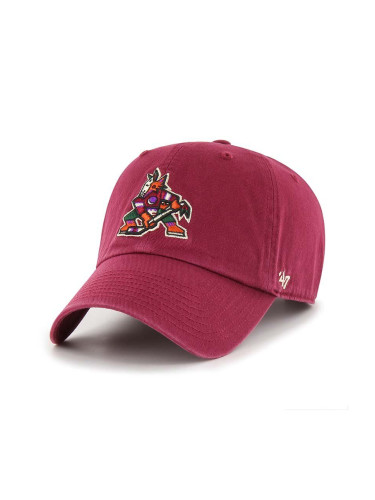 Памучна шапка с козирка 47 brand NHL Arizona Coyotes в червено с апликация H-RGW21GWS-CAD