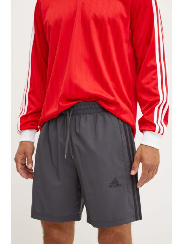 Къс панталон adidas Essentials Chelsea в сиво JG8499