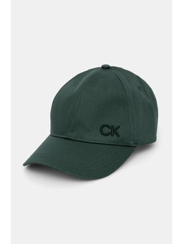 Памучна шапка с козирка Calvin Klein в зелено с апликация K60K612000