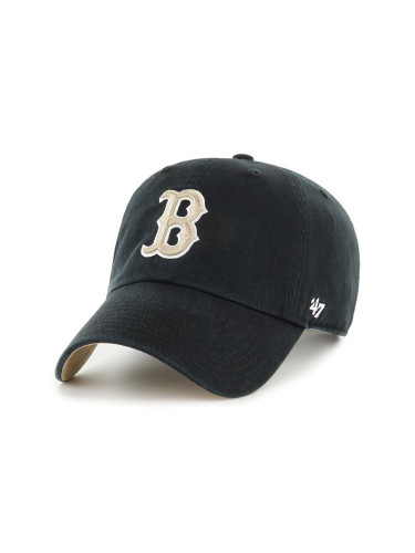 Памучна шапка с козирка 47 brand MLB Boston Red Sox в черно с апликация BCWS-DBLUN02GWS-BK04