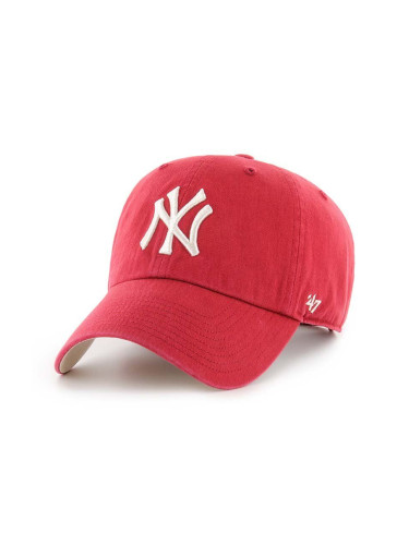 Памучна шапка с козирка 47 brand MLB New York Yankees в червено с апликация BCWS-DBLUN17GWS-XY96