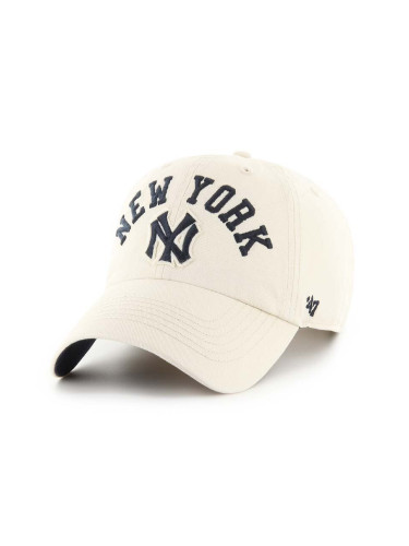 Памучна шапка с козирка 47 brand MLB New York Yankees в бежово с апликация BCPTN-CLBFB17GWS-Y011