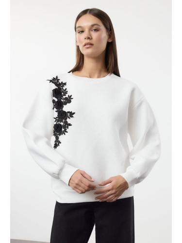 Trendyol Ecru Regular/Normal Pattern Flower Detailed Thick Polar Fleece Knitted Sweatshirt