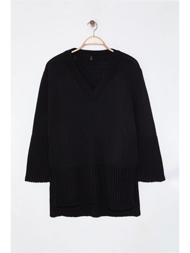 Trendyol Curve Black Side Slit V Neck Knitwear Sweater