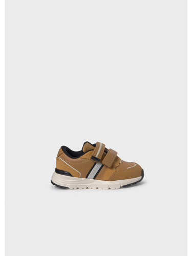 Бебешки спортни кецове в кафяв цвят Mayoral