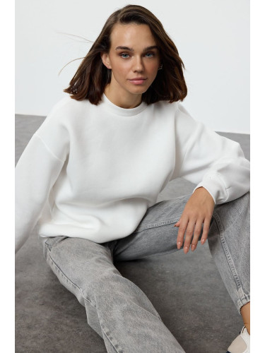 Trendyol Ecru Oversize/Relaxed Cut Basic Crew Neck Thick/Polar inside Knitted Sweatshirt