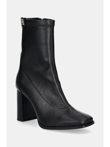 Боти Tommy Hilfiger PARTY LEATHER SOCK HEEL BOOTIE в черно с дебел ток FW0FW08250