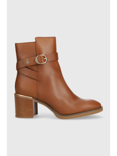 Кожени боти Tommy Hilfiger Th Belt Heeled Boot в кафяво с висок ток