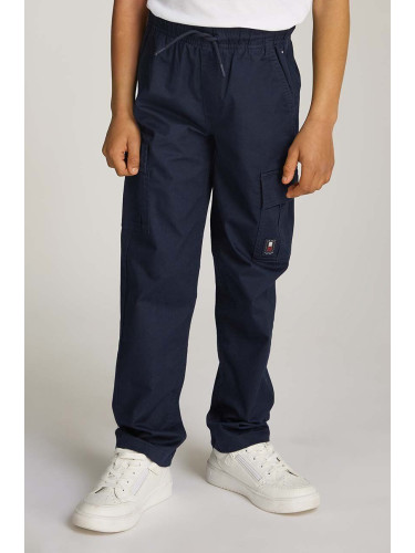 Детски памучен панталон Tommy Hilfiger CARGO PULL ON COTTON PANTS в тъмносиньо с изчистен дизайн KB0KB09243