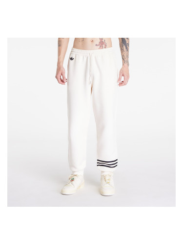 Потници adidas Originals Neuclassics Pants Wonder White XL
