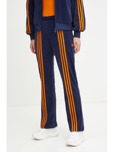 Кадифен спортен панталон adidas Originals 70s Velour Track Pant в тъмносиньо с апликация JN8290