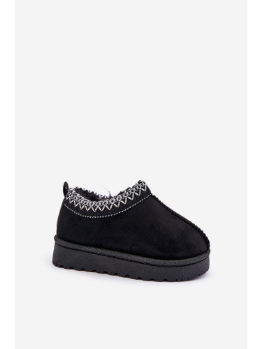 Children's ankle snow boots on a platform insulated with fur black Vilabria