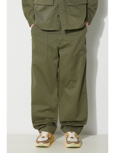 Памучен панталон Universal Works Fatigue Pant в зелено със стандартна кройка 132.LIGHT.OLIVE