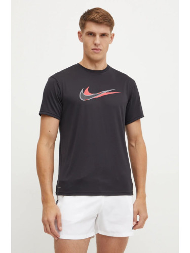 Спортна тениска Nike Stacked Swoosh в черно с принт NESSE512