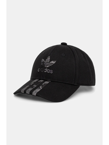 Памучна шапка с козирка adidas Originals в черно с апликация IY1545