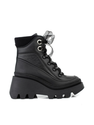 Дамски кожени боти на платформа в черно w186