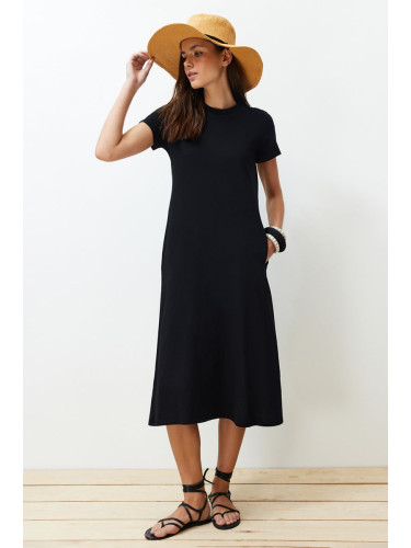 Trendyol Black Pocketed Premium Crew Neck A-Line Knitted Midi Dress