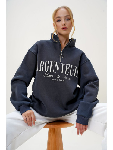 Trend Alaçatı Stili Women's Anthracite Half Turtleneck Front Text Printed Zippered Sweatshirt with Raised Inside