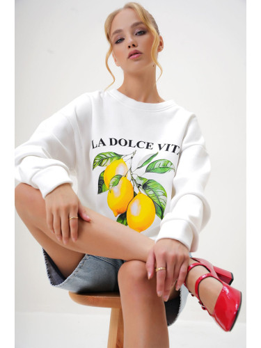 Trend Alaçatı Stili Women's White Crew Neck Front Printed Raised Sweatshirt