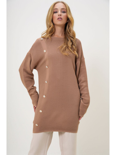 Trend Alaçatı Stili Women's Biscuit Crew Neck Gold Button Detailed Knitwear Tunic