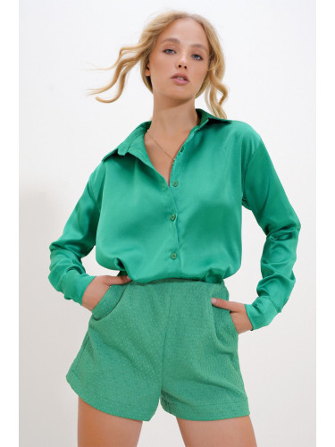 Trend Alaçatı Stili Women's Green Relaxed Cut Satin Woven Shirt