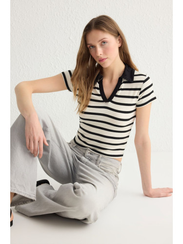 Trendyol White-Black Striped Fitted/Body-Sit Polo Collar Knitted Blouse