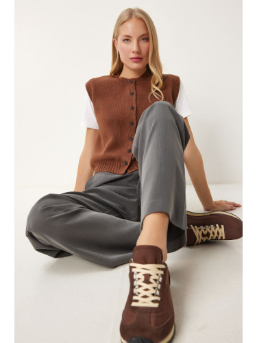 Happiness İstanbul Women's Brown Crew Neck Buttoned Knit Vest