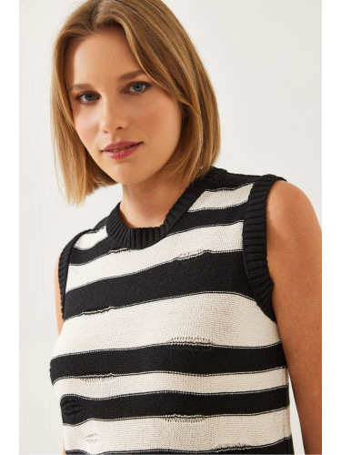 Bianco Lucci Women's Striped Sweater