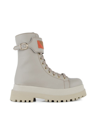 Дамски кожени боти в бежово w450