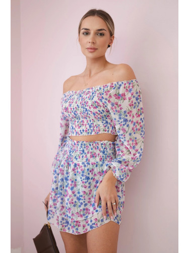 Set with beige flowers