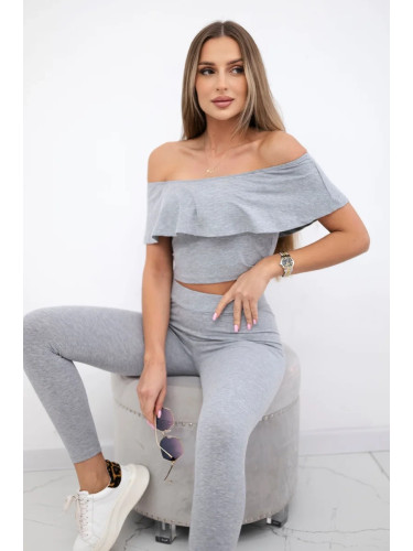 Set with a ruffle in gray color