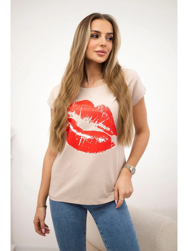 Blouse with beige lip print