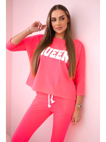 Set with pink neon Queen print